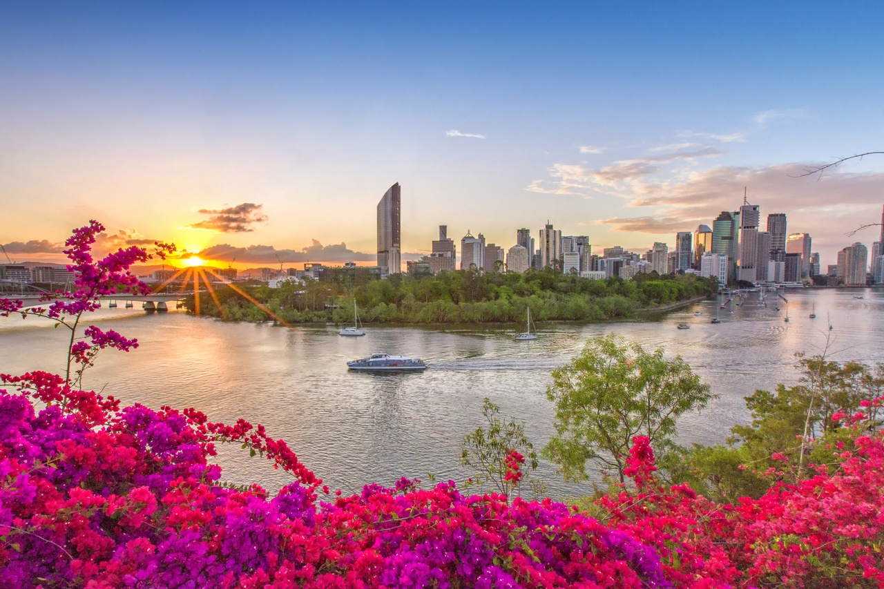 Kangaroo Point Cliffs sunset looking over the river to City Botanic Gardens.